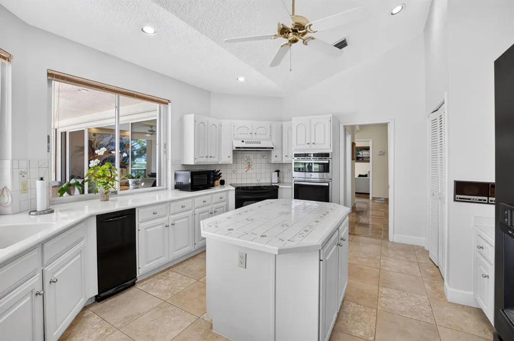 10192 Shireoaks Lane Boca Raton, FL 33498