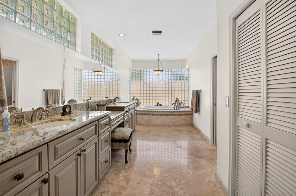 10192 Shireoaks Lane Boca Raton, FL 33498