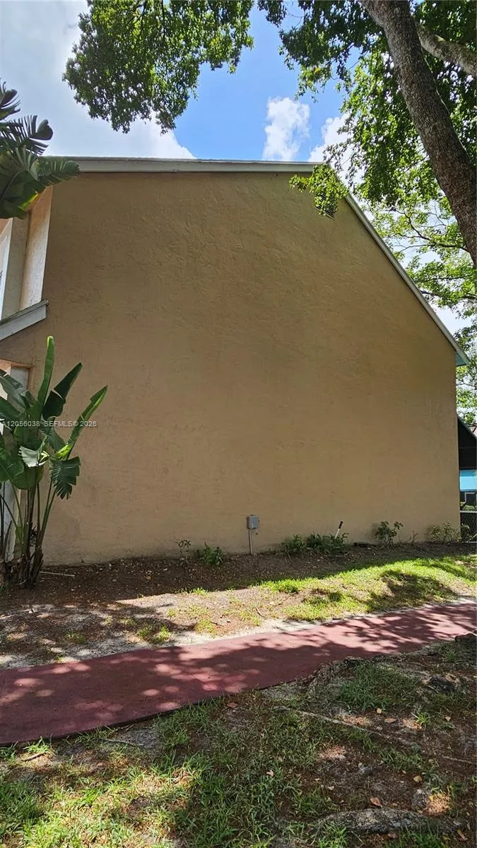 7252 Woodmont Ave Tamarac, FL 33321