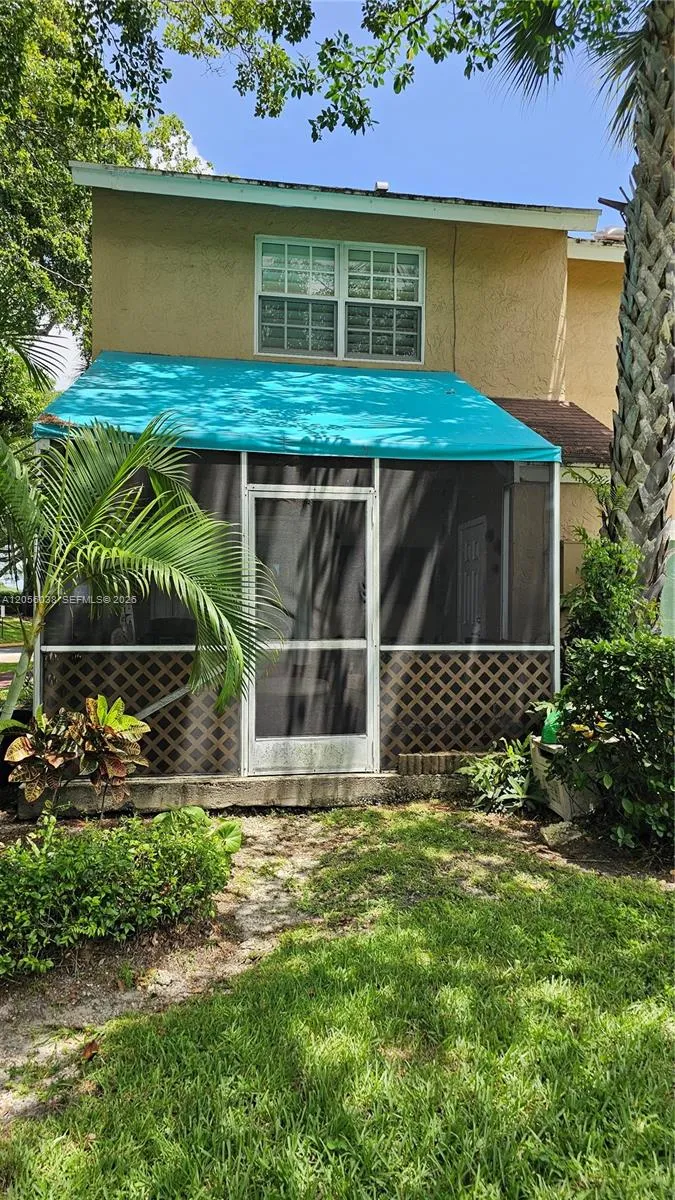 7252 Woodmont Ave Tamarac, FL 33321