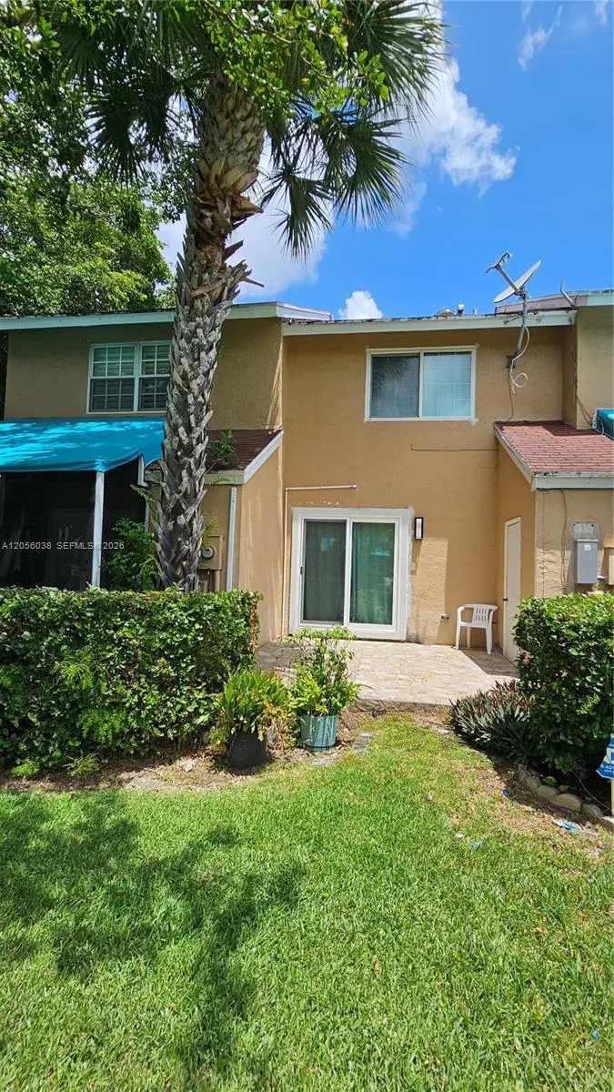 7252 Woodmont Ave Tamarac, FL 33321
