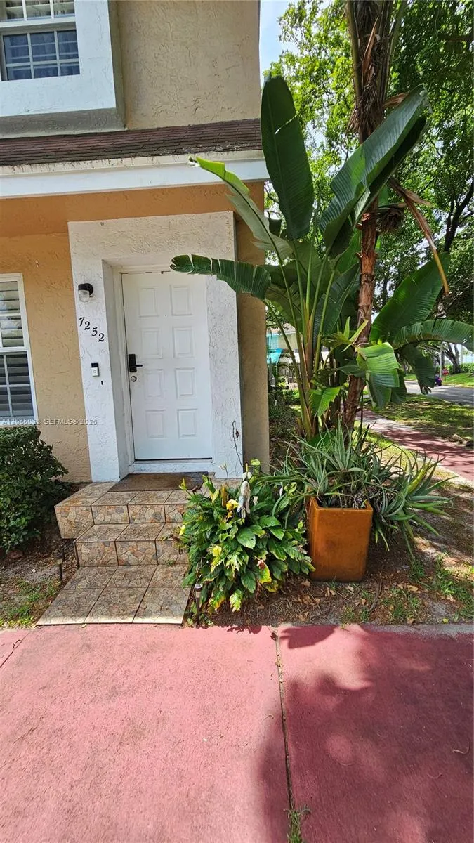 7252 Woodmont Ave Tamarac, FL 33321
