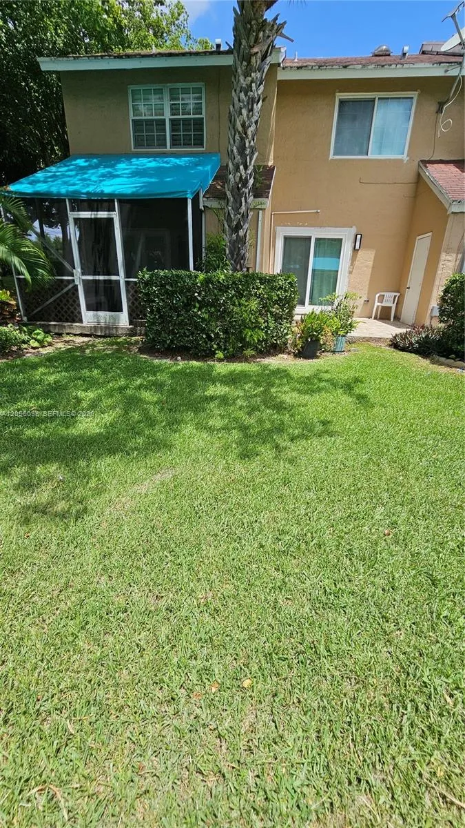 7252 Woodmont Ave Tamarac, FL 33321