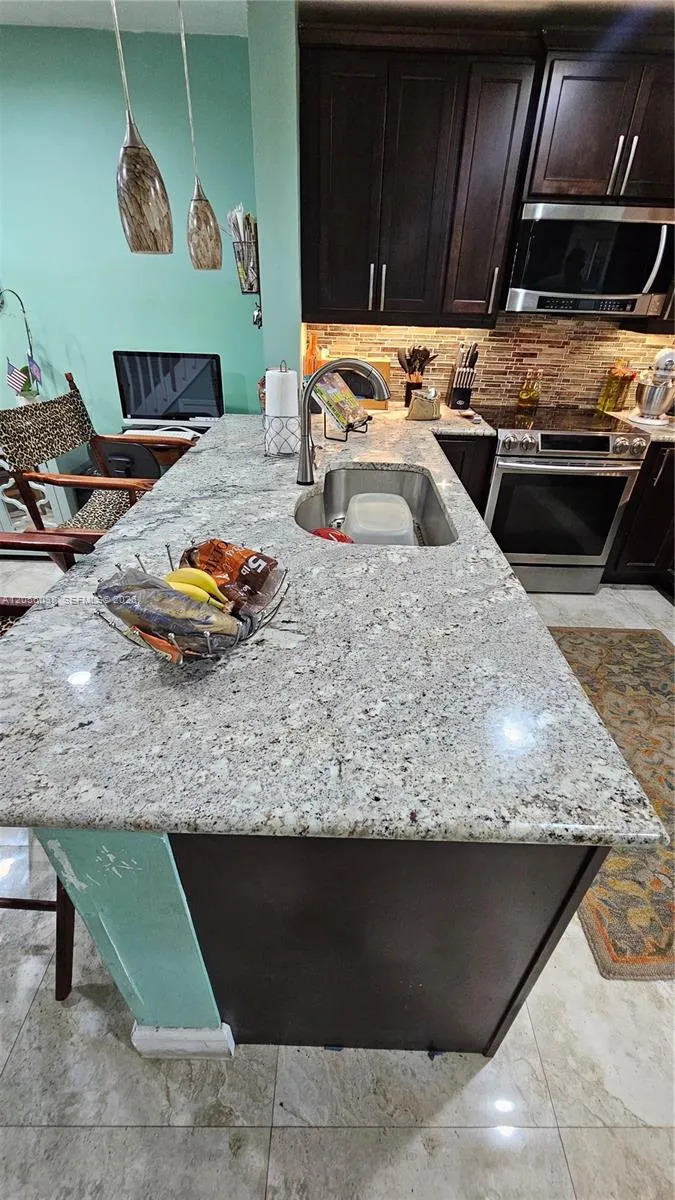 7252 Woodmont Ave Tamarac, FL 33321