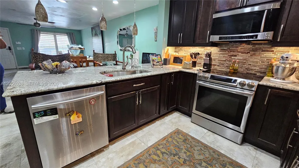 7252 Woodmont Ave Tamarac, FL 33321