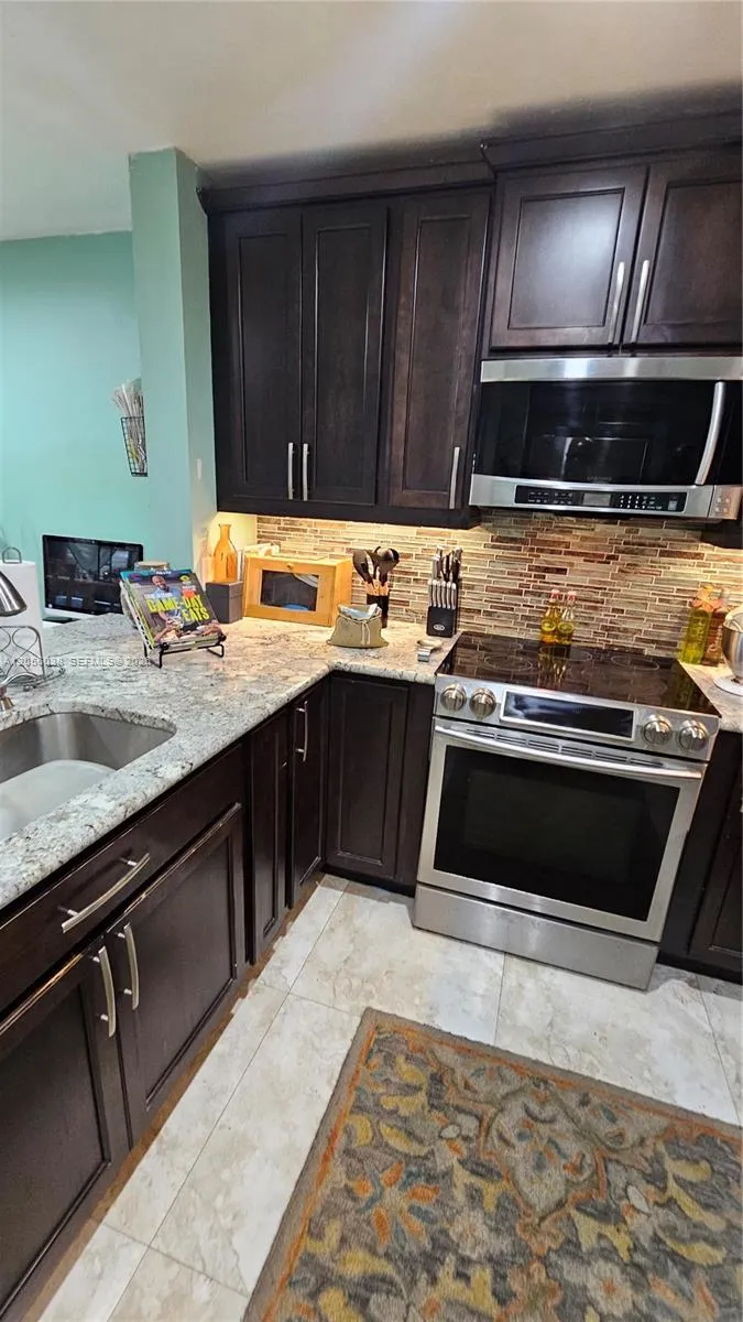 7252 Woodmont Ave Tamarac, FL 33321