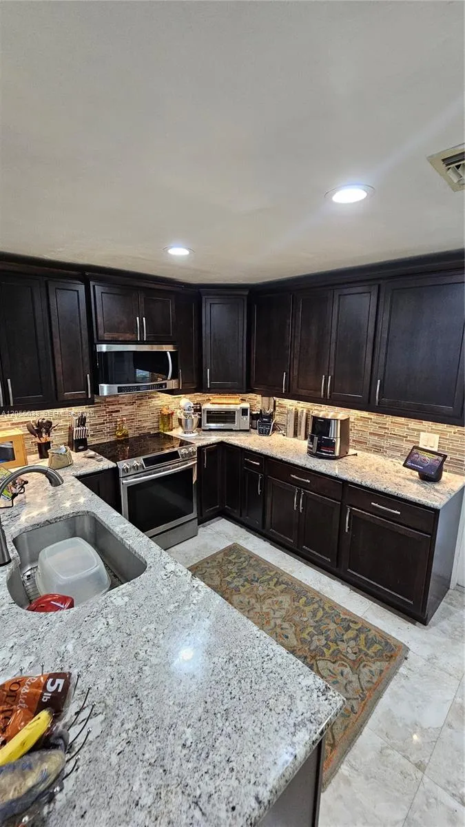 7252 Woodmont Ave Tamarac, FL 33321