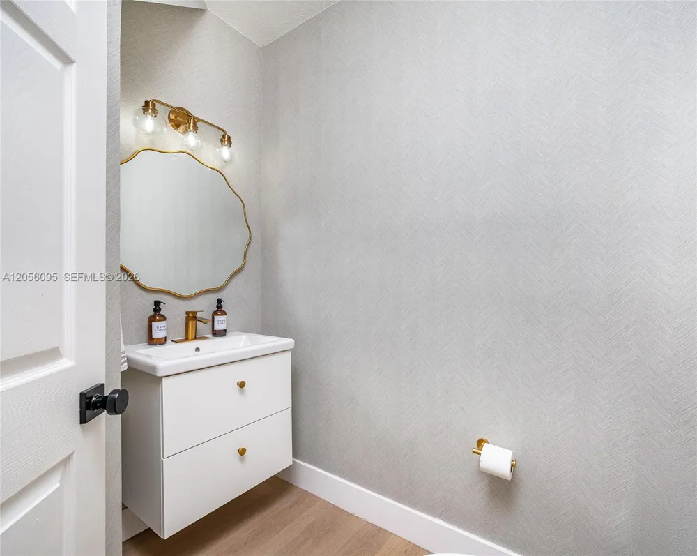 5600 NW 114th Pl #209 Doral, FL 33178
