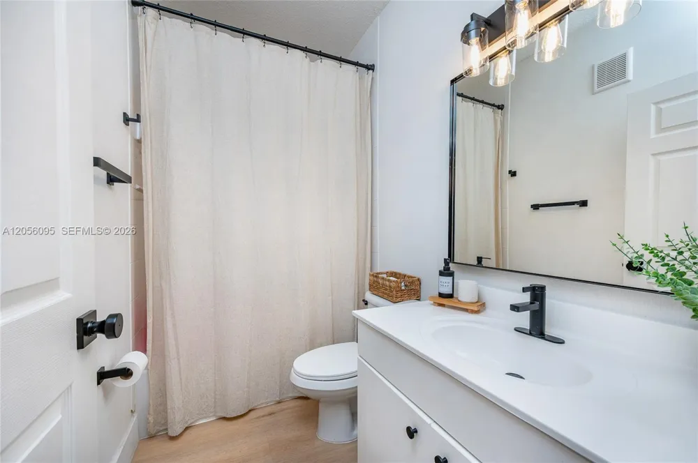 5600 NW 114th Pl #209 Doral, FL 33178