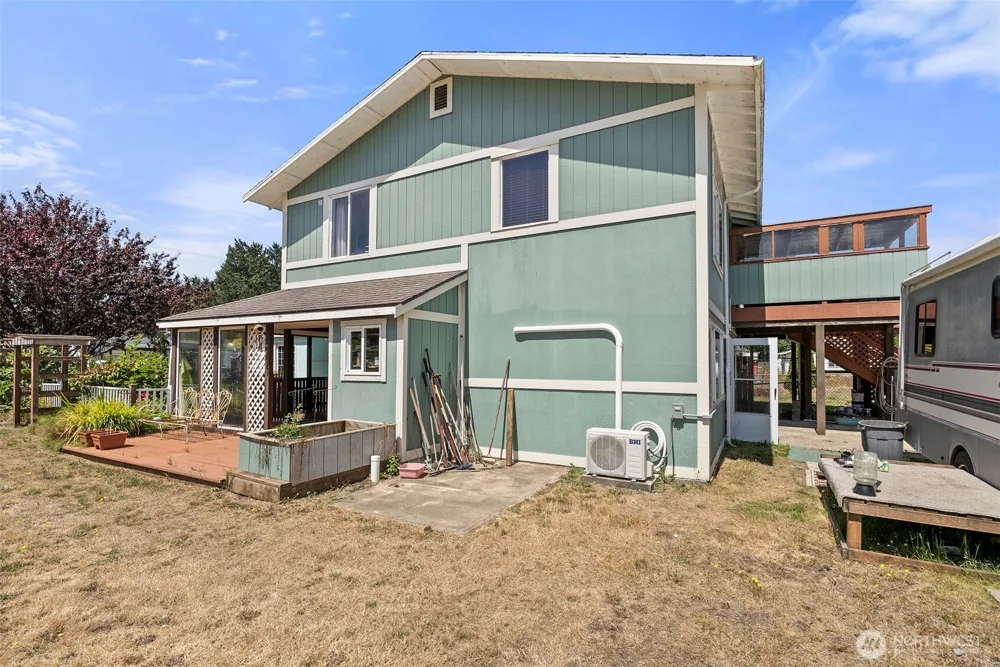2098 State Route 105 Grayland, WA 98547