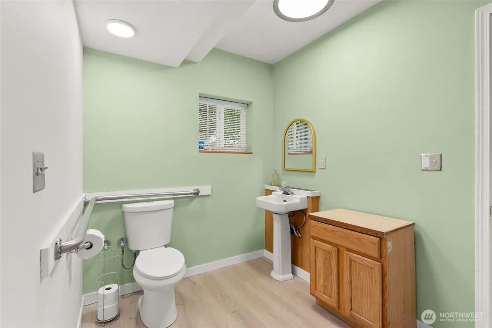 2098 State Route 105 Grayland, WA 98547