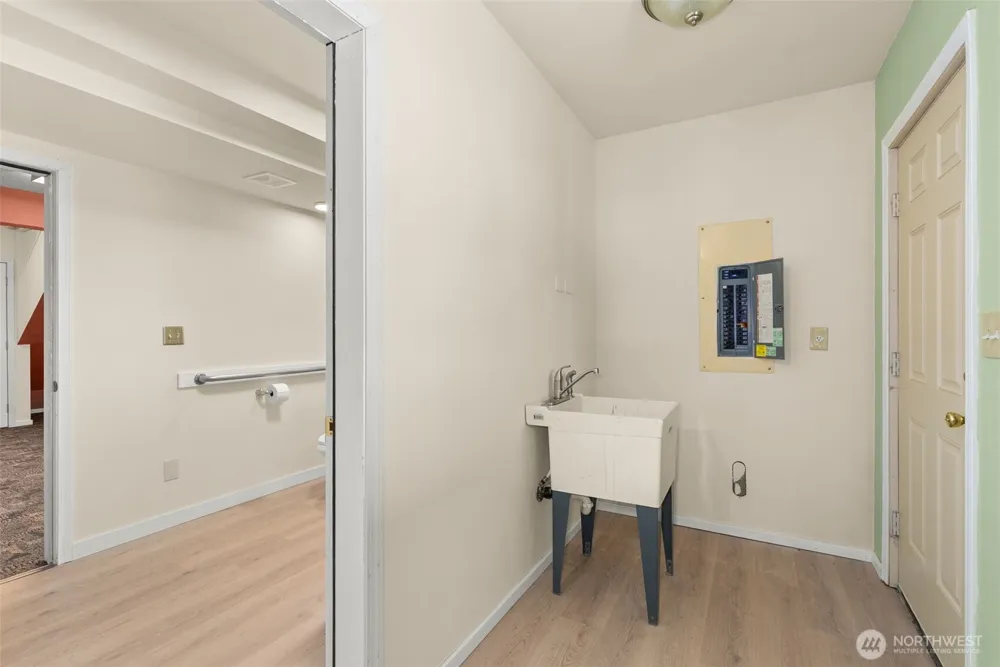 2098 State Route 105 Grayland, WA 98547
