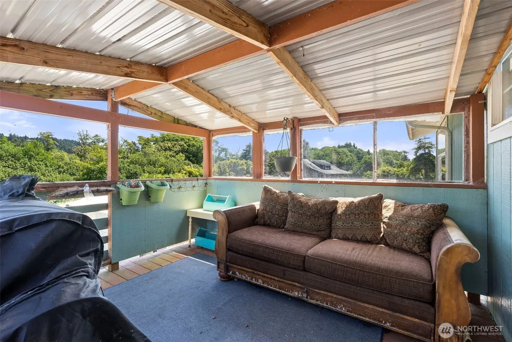 2098 State Route 105 Grayland, WA 98547