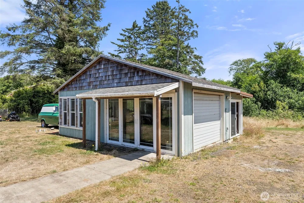 2098 State Route 105 Grayland, WA 98547
