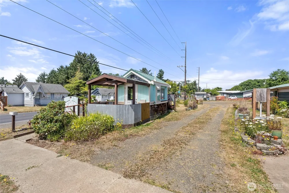 2098 State Route 105 Grayland, WA 98547