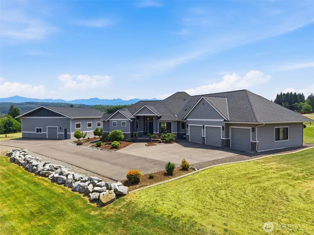 28210 142nd St E / AIRSTRIP HOME Buckley, WA 98321