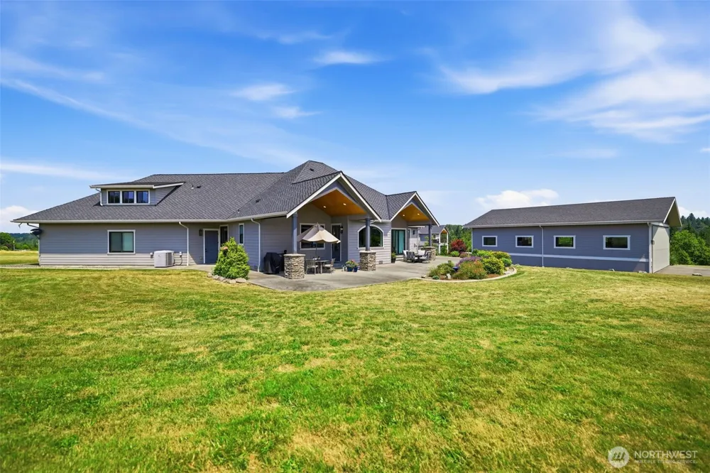 28210 142nd St E / AIRSTRIP HOME Buckley, WA 98321