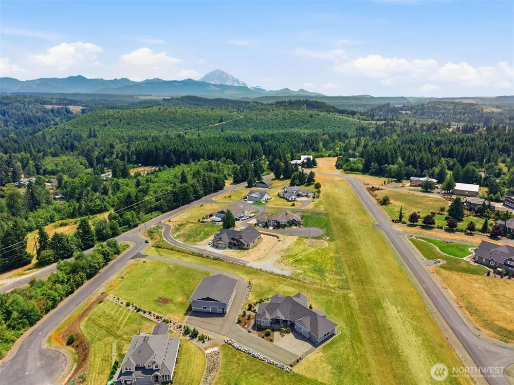 28210 142nd St E / AIRSTRIP HOME Buckley, WA 98321