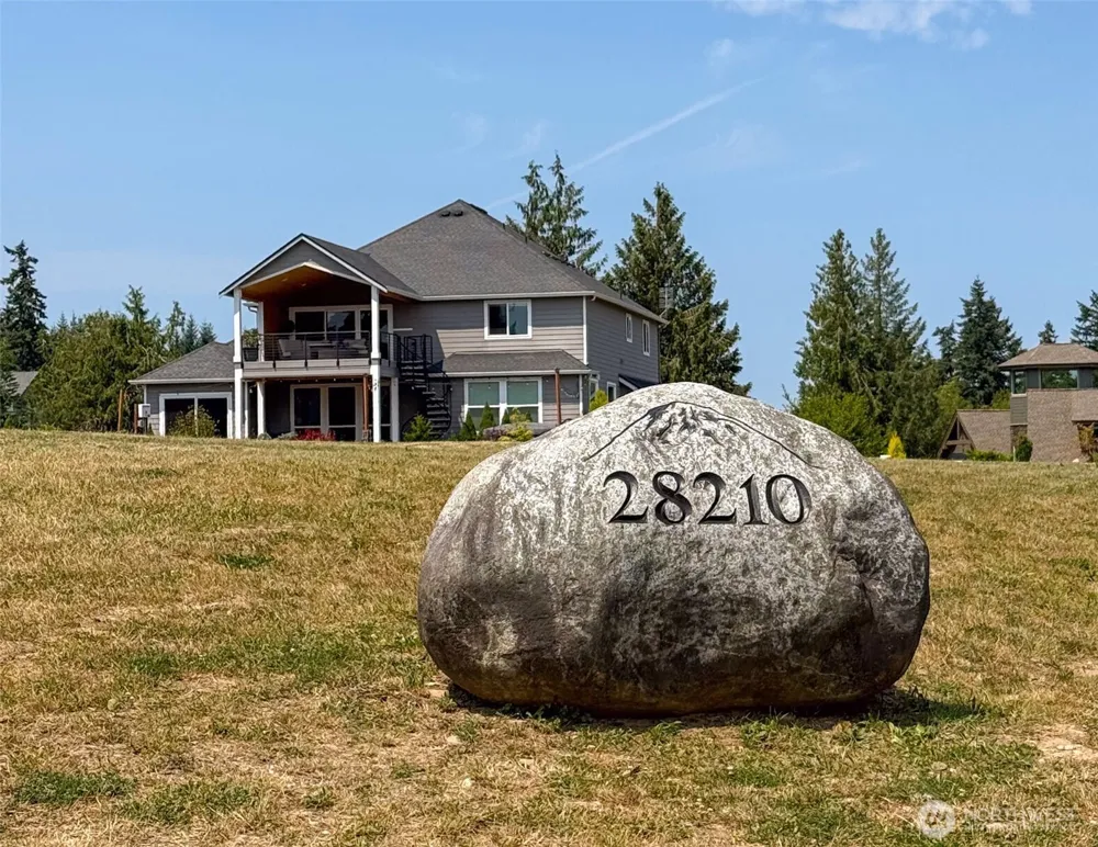 28210 142nd St E / AIRSTRIP HOME Buckley, WA 98321