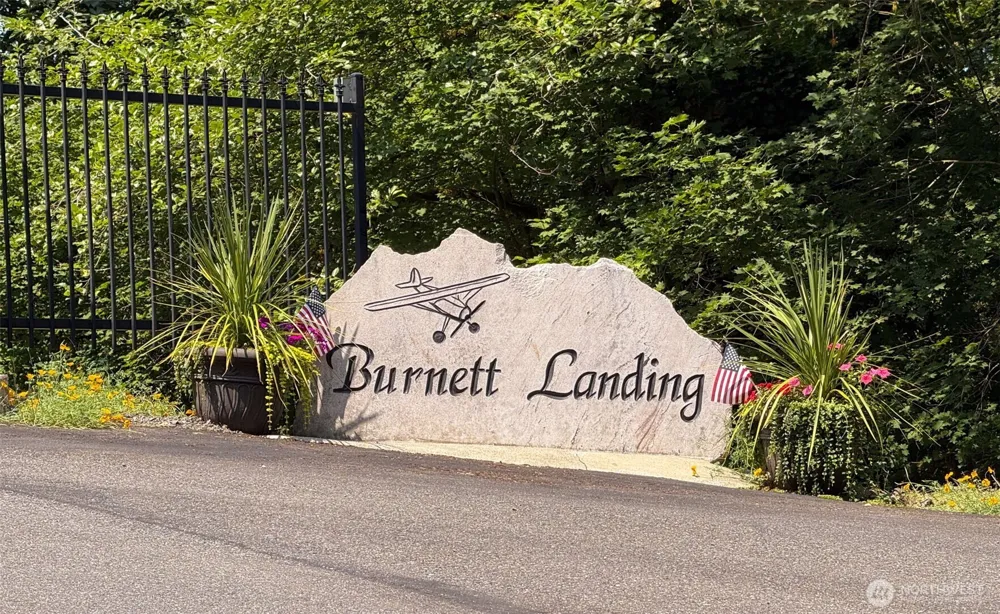 28210 142nd St E / AIRSTRIP HOME Buckley, WA 98321
