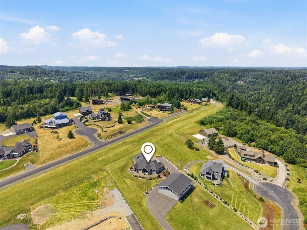 28210 142nd St E / AIRSTRIP HOME Buckley, WA 98321