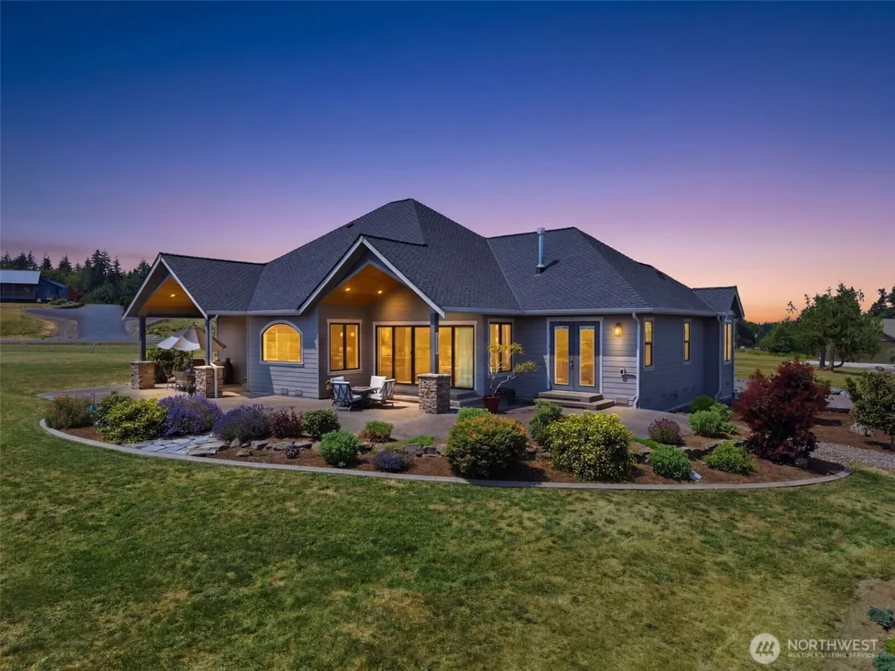 28210 142nd St E / AIRSTRIP HOME Buckley, WA 98321