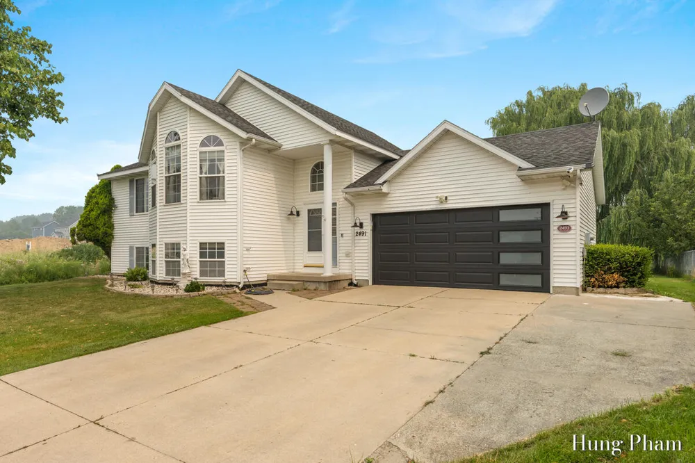 2491 Crystal Meadows Street SE Caledonia, MI 49316