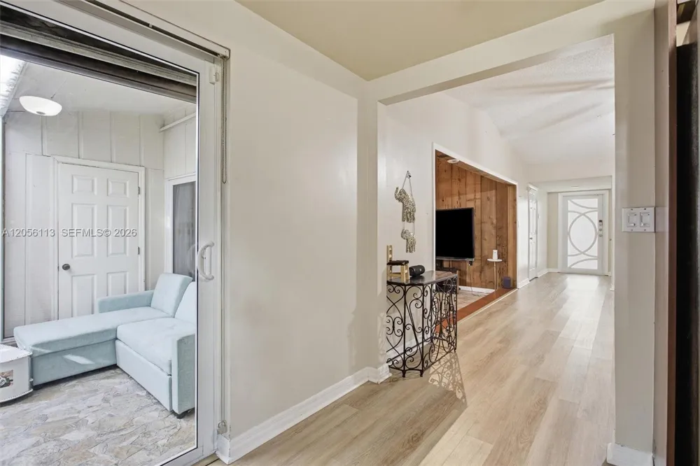450 E Lakewood Cir E #B Margate, FL 33063