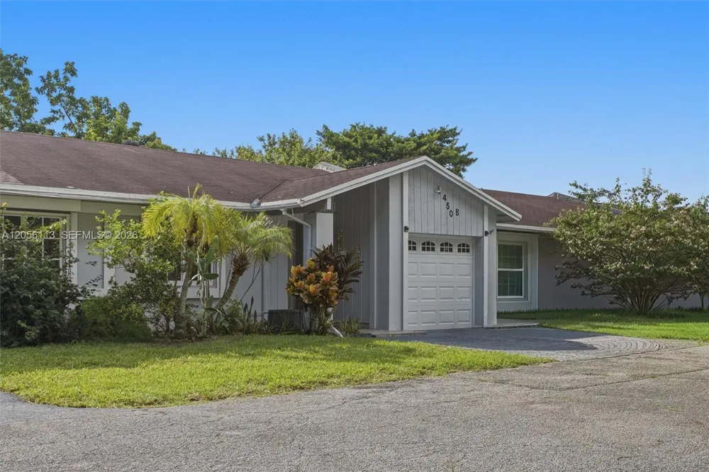 450 E Lakewood Cir E #B Margate, FL 33063