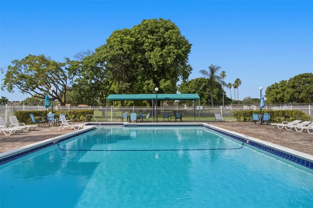 450 E Lakewood Cir E #B Margate, FL 33063