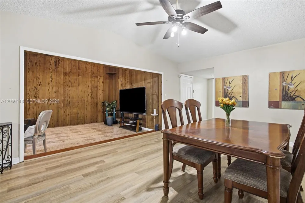 450 E Lakewood Cir E #B Margate, FL 33063