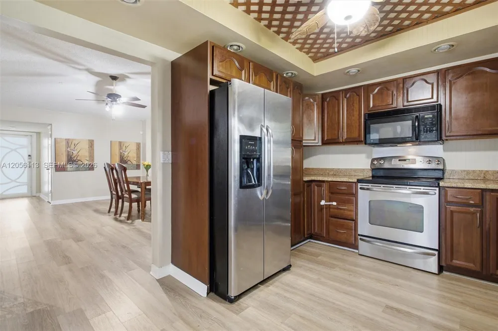 450 E Lakewood Cir E #B Margate, FL 33063