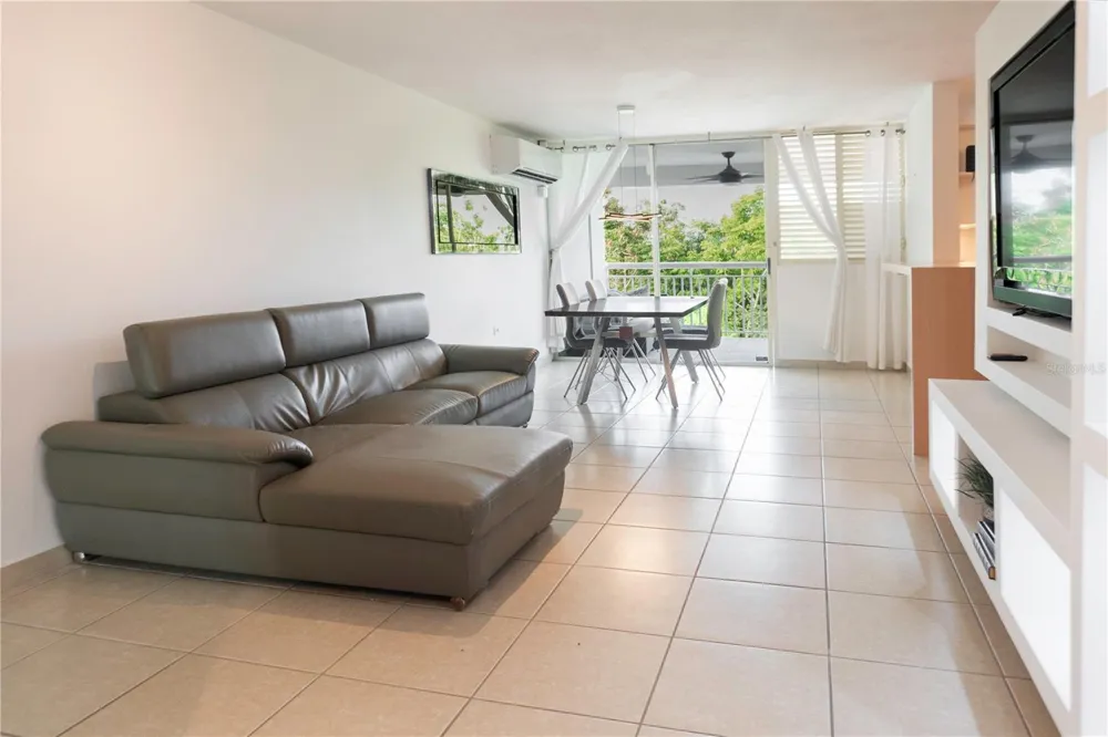 1 CONDOMINIO EL MARIA San Juan, PR 00926
