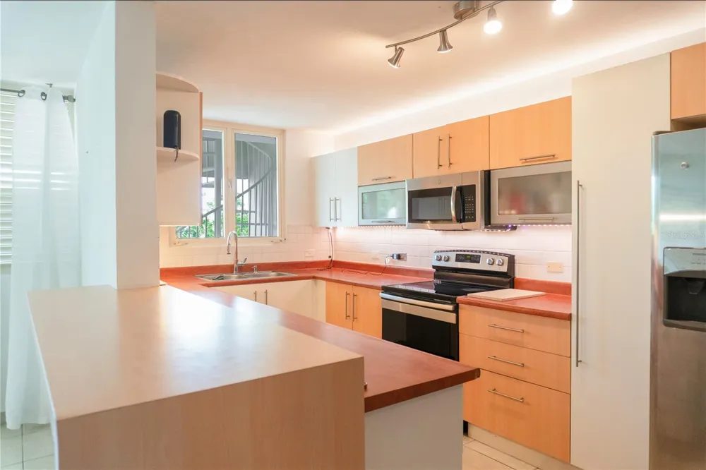 1 CONDOMINIO EL MARIA San Juan, PR 00926