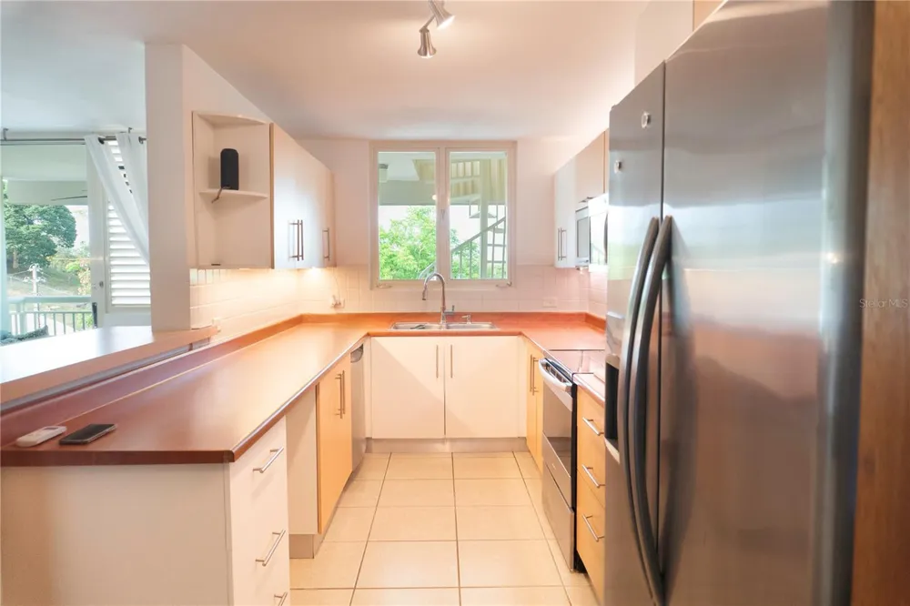 1 CONDOMINIO EL MARIA San Juan, PR 00926