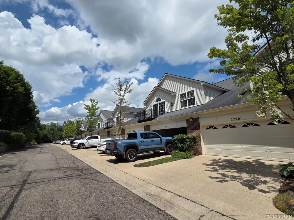 22202 Alexa Drive Commerce Charter Township, MI 48390