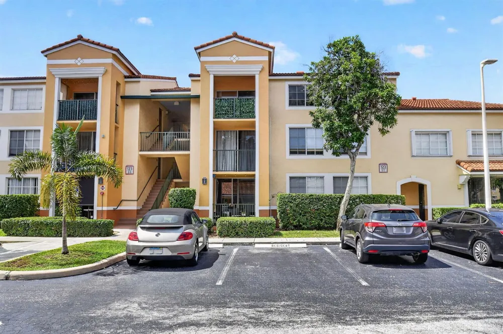 123 Yacht Club Way #307 Hypoluxo, FL 33462