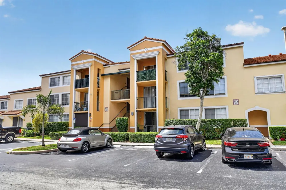 123 Yacht Club Way #307 Hypoluxo, FL 33462