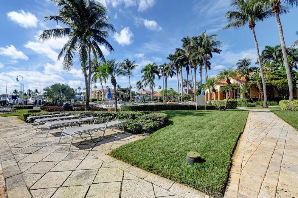 123 Yacht Club Way #307 Hypoluxo, FL 33462