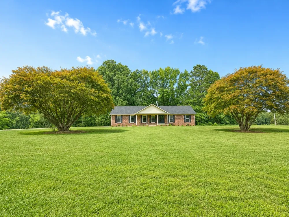 60 Smith Rd Paris, TN 38242