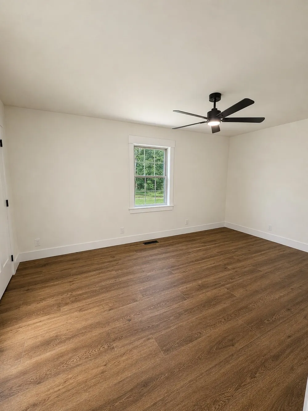 60 Smith Rd Paris, TN 38242