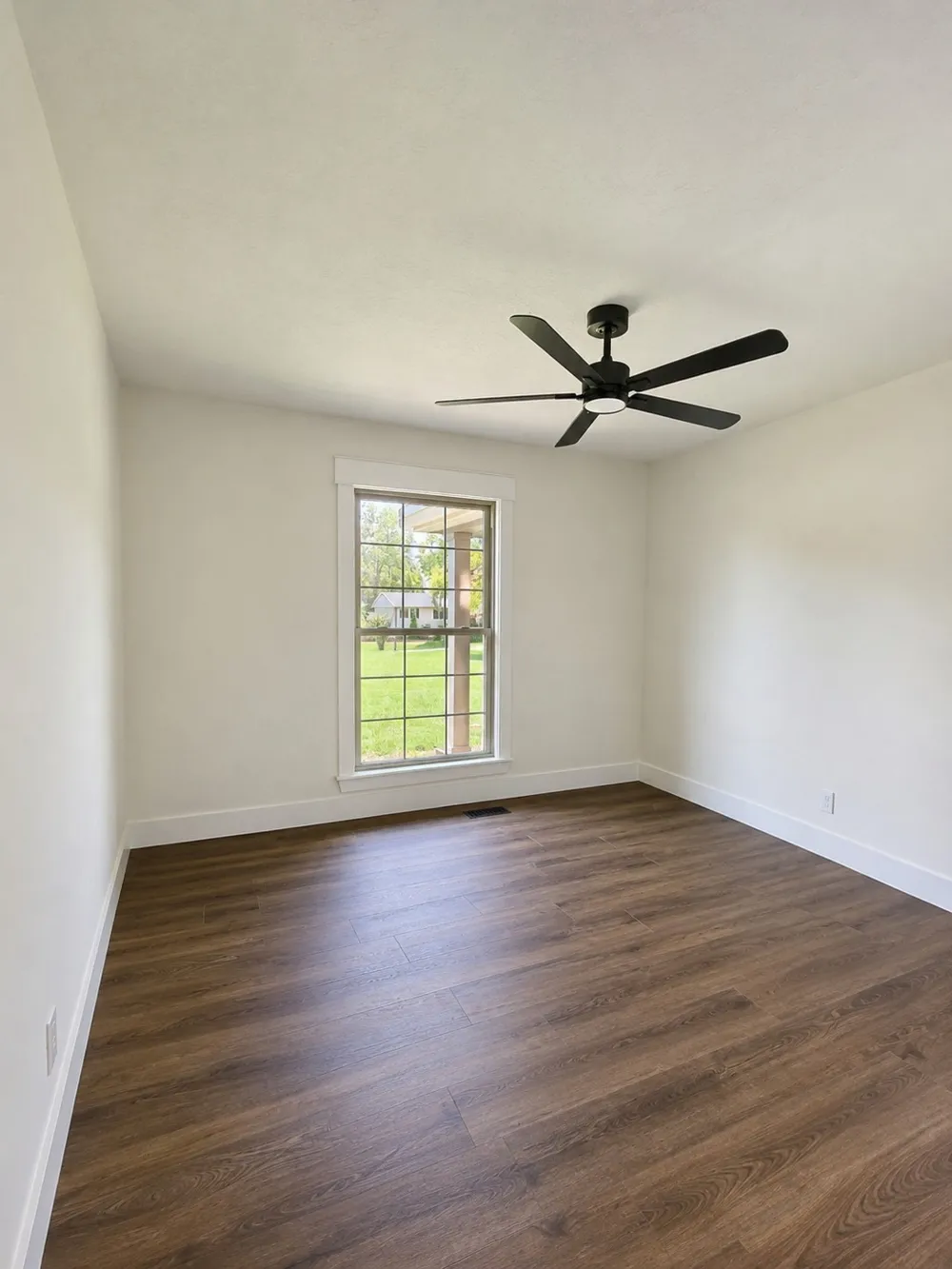 60 Smith Rd Paris, TN 38242
