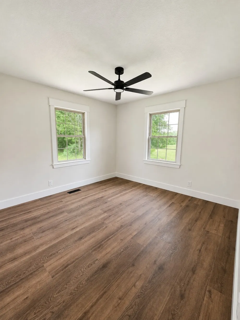 60 Smith Rd Paris, TN 38242