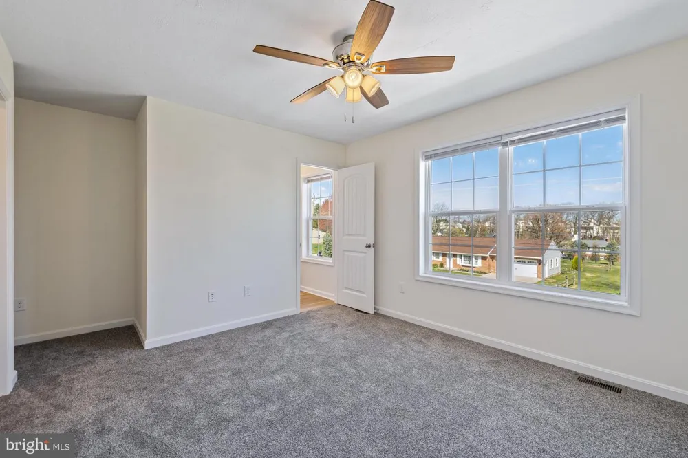 914 SETTING SUN LN Chambersburg, PA 17201