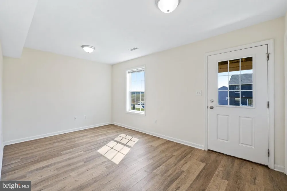 886 SETTING SUN LN Chambersburg, PA 17201