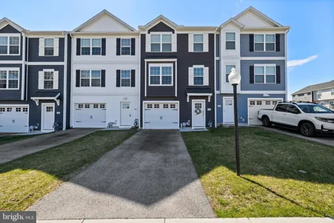 82 HERITAGE COURT