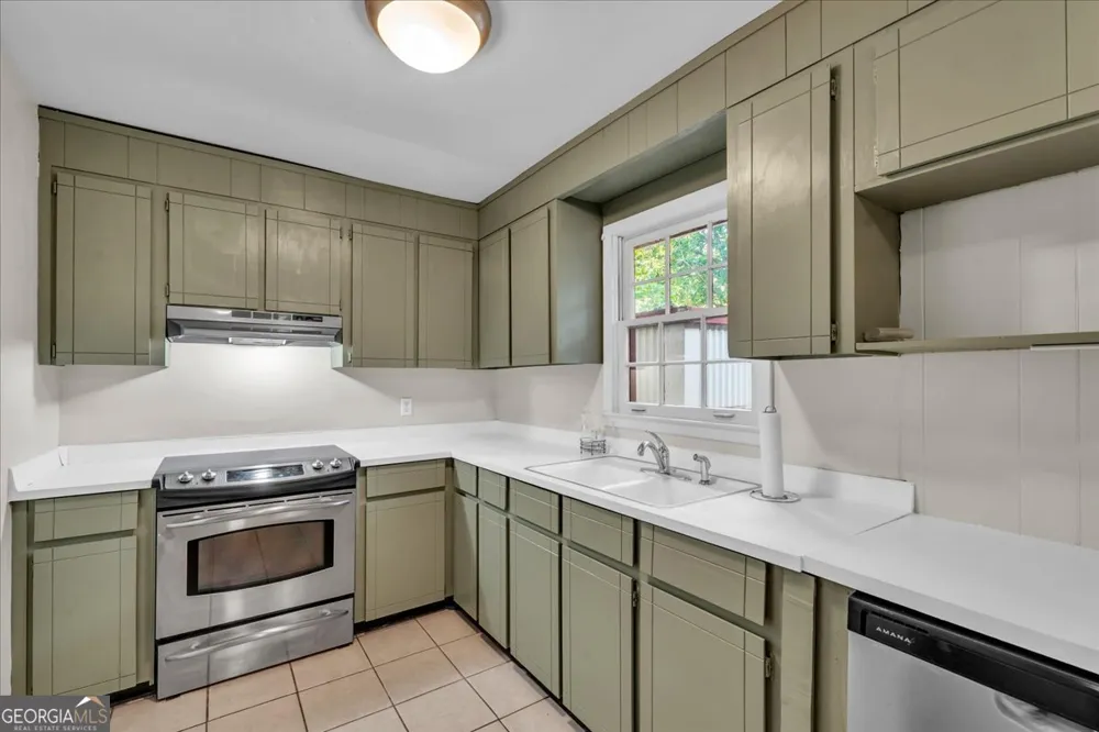 413 Davis DR Centerville, GA 31028