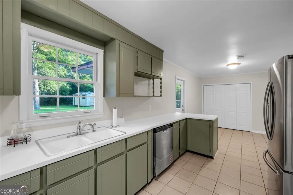 413 Davis DR Centerville, GA 31028