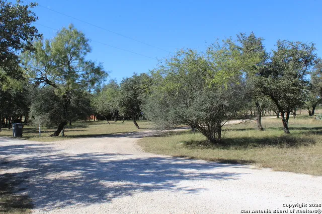 300 Paradise Oaks Drive Utopia, TX 78884
