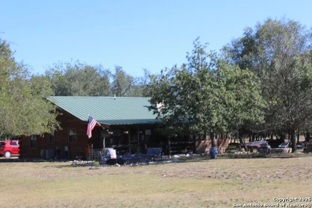 300 Paradise Oaks Drive Utopia, TX 78884